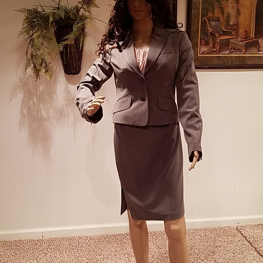 BCBGMaxazria 2 PC lined Business Skirt Suit XS/0